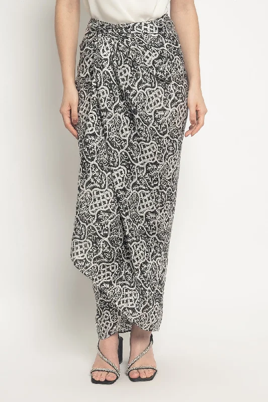 Pulo Batik Lilit Skirt in Black White mini skirt trendy
